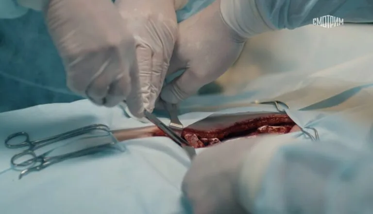 Момент из 16 серии 1 сезона